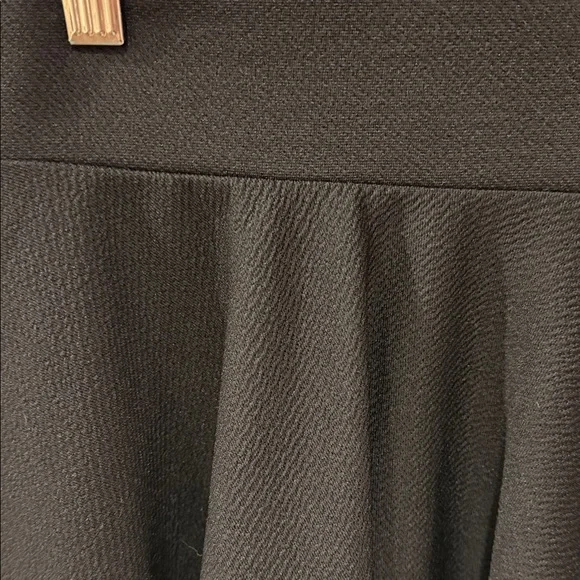 Elegant Black Skater Skirt - Picture 3 of 3